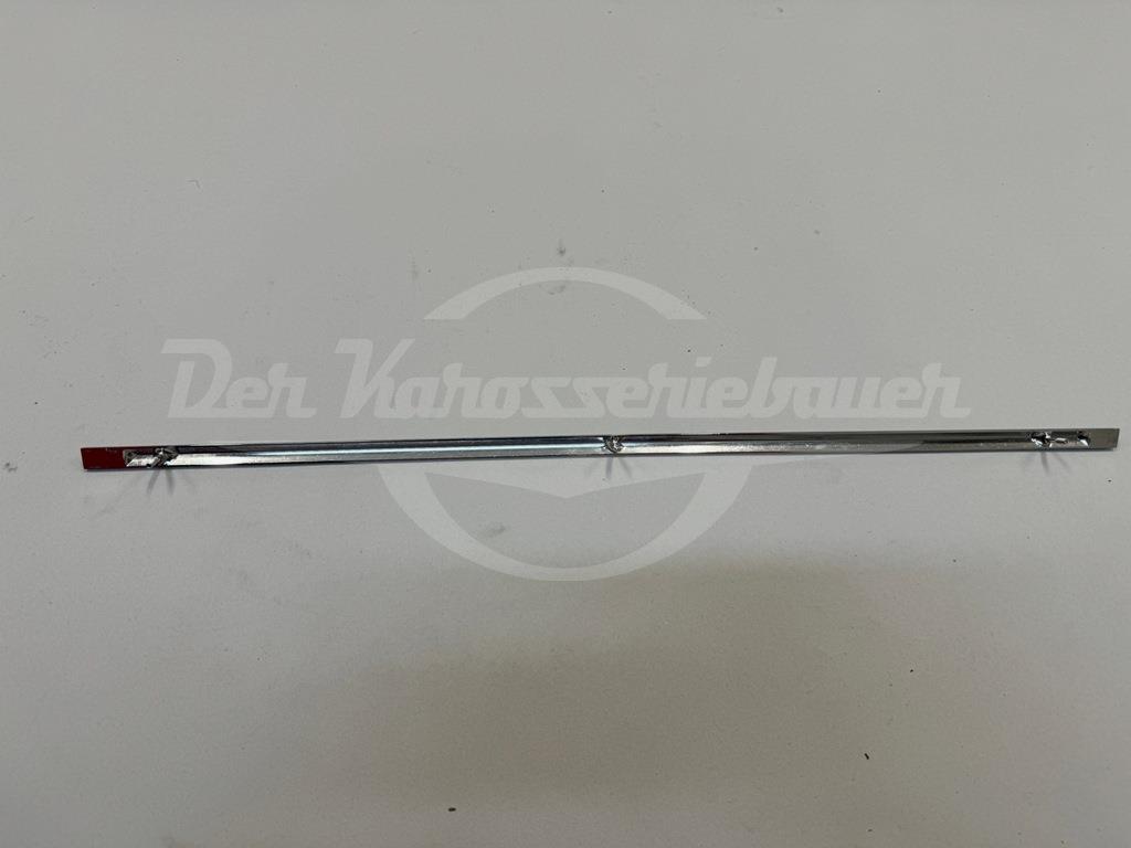 Zierstab an Kühlergitter für Fzg. mit Kurbelloch W187